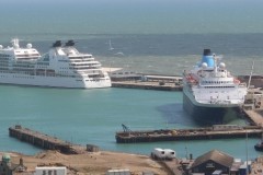 Platz 6 – Dover Hafen, wo etwa 12 Millionen Touristen, 3 Millionen Autos und 3 Millionen Lastwagen im Jahr mit dem Schiff ankommen